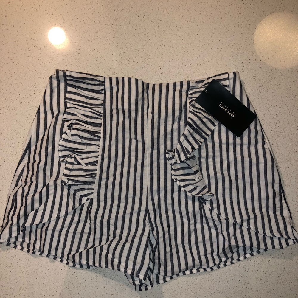 Zara High Waisted Shorts - Blue & White Stripe (NEVER WORN) size: M